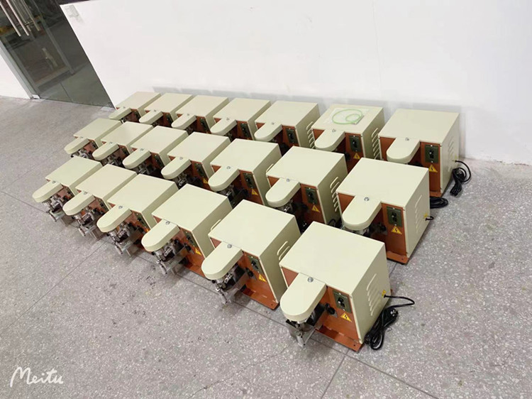 單邊油邊機，